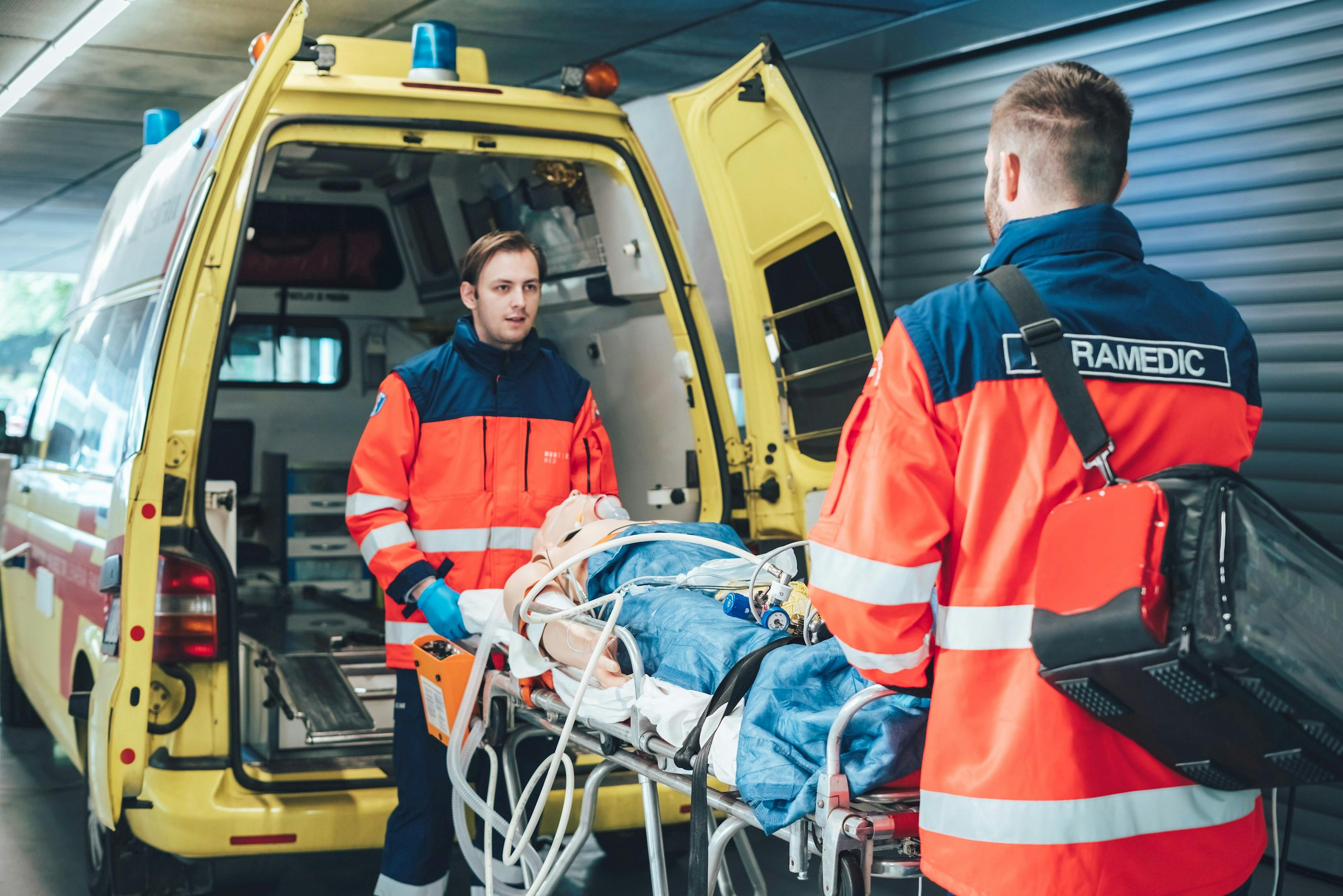 Simulation einer Notaufnahme im Simulationszentrum der Masaryk Universität Brünn