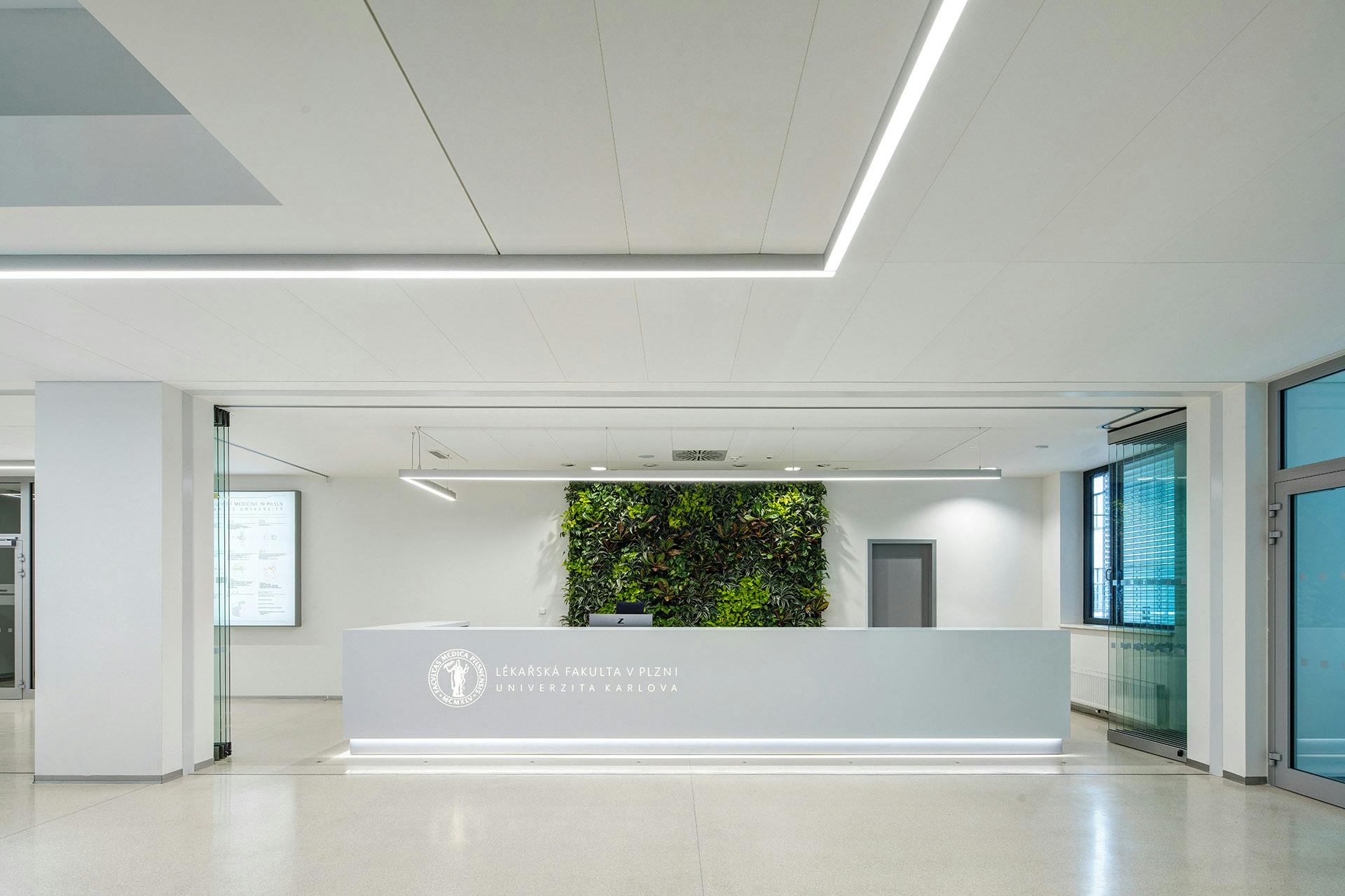 Der neue Campus in Pilsen, Eingang